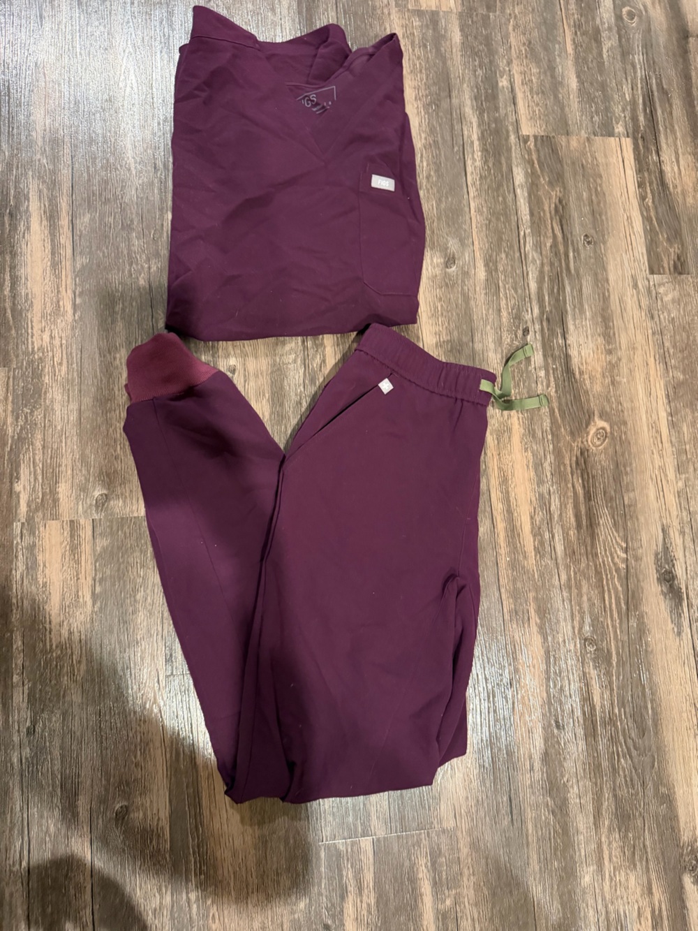 Figs Men's Maroon Jogger Scrub set
